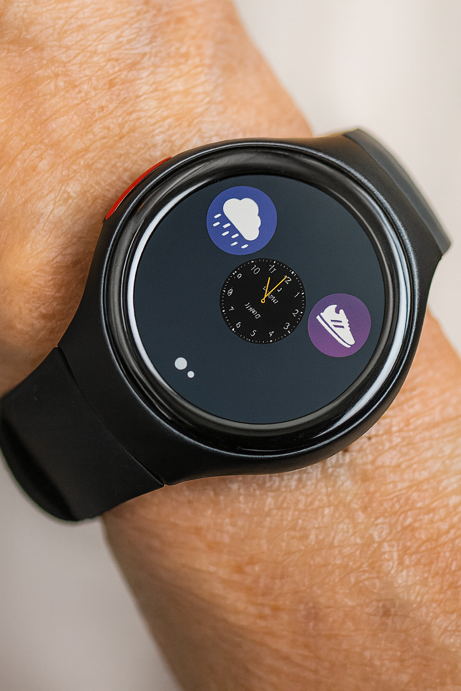 sos smartwatch by bay alarm medical