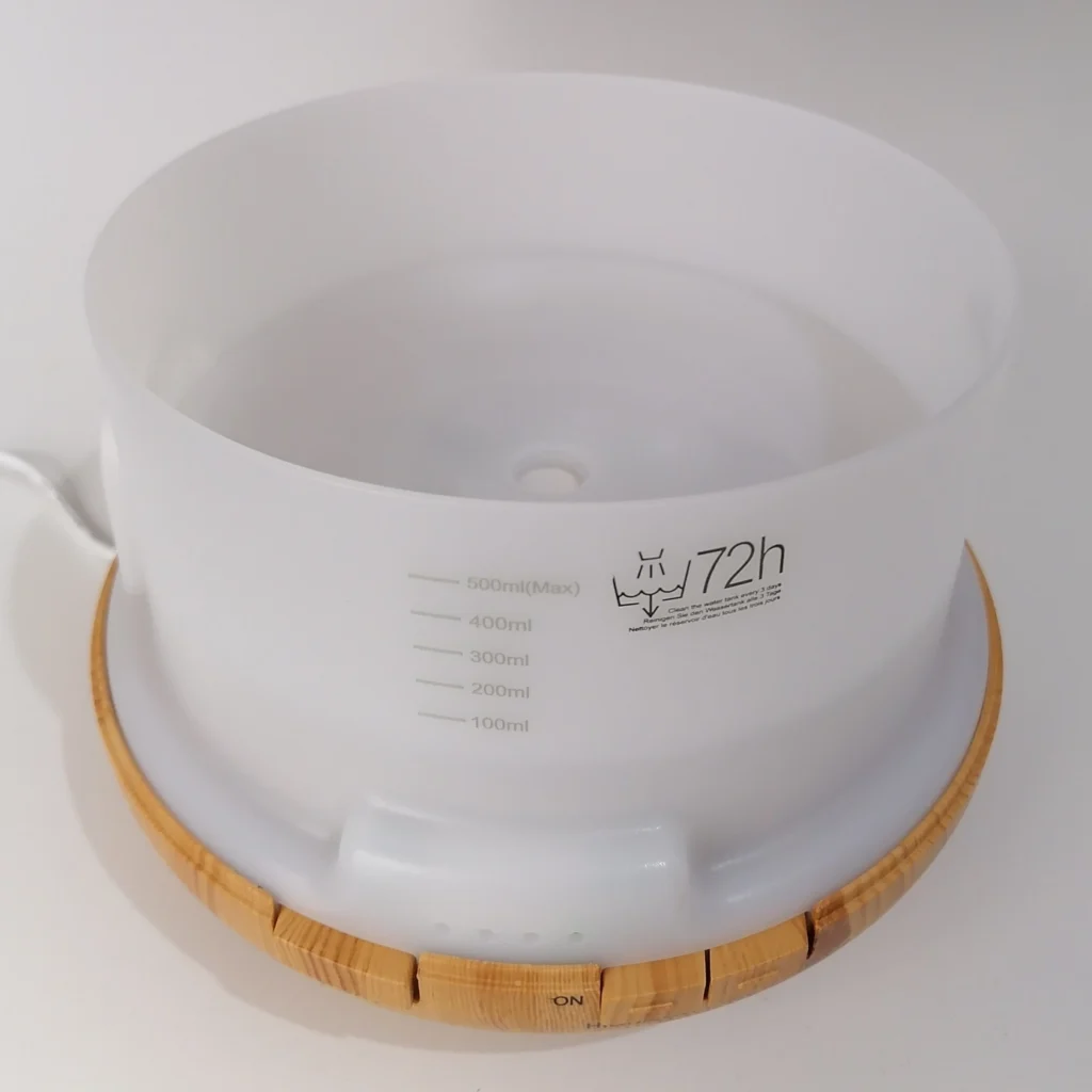 asakuki diffuser with lid removed showing 500ml tank, measurement markings and 72-hour cleaning reminder