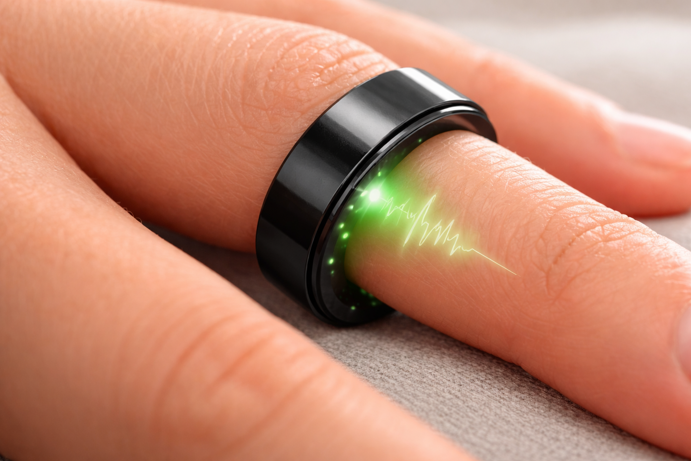 smart ring using optical sensor to measure heart rate on finger