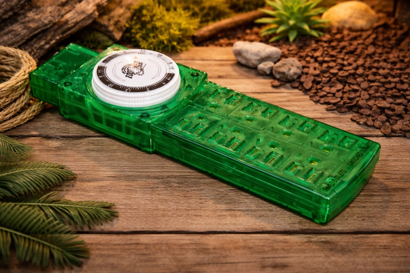 zoo med repticare terrarium controller with analog 24-hour dial timer and multi-outlet power strip