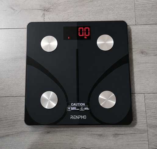 renpho elis 1 smart scale powered on displaying 0.0 lb with bluetooth active