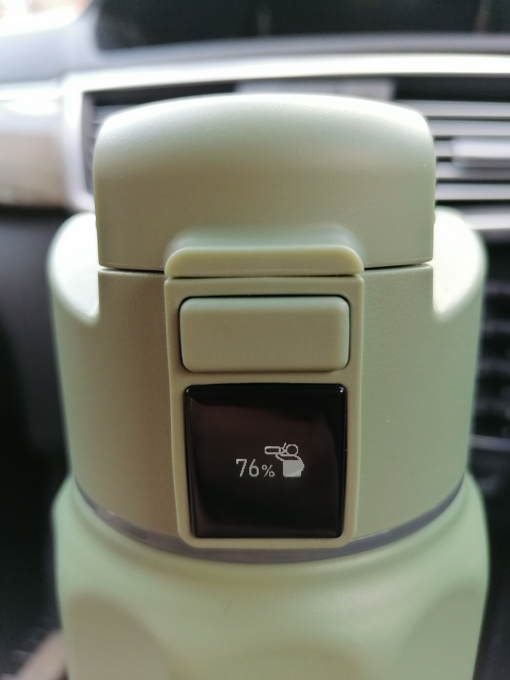 waterh boost led display showing 76 percent daily hydration intake